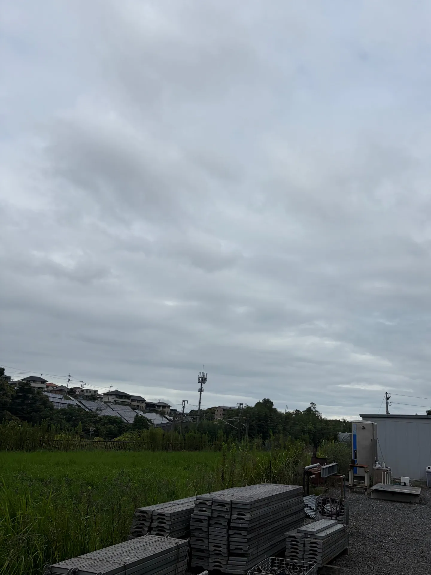 🌥️