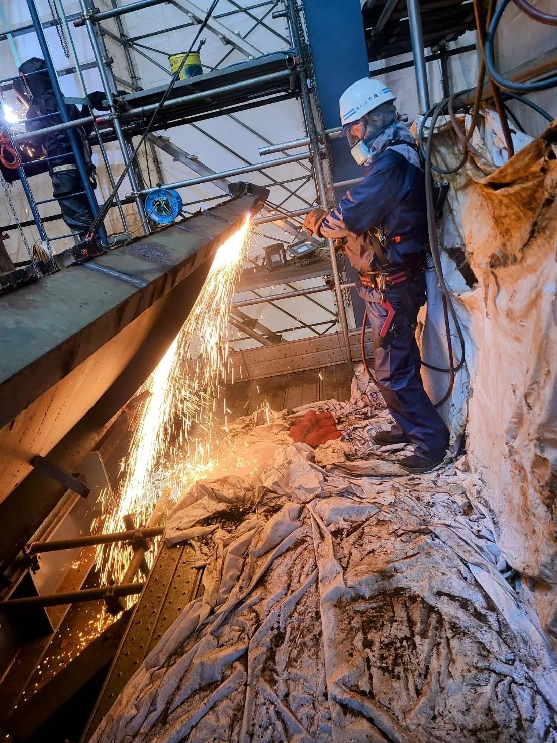 👷♂️⛑️✨